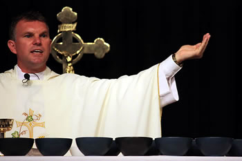 Andrew Nee celebrates Mass as College Chaplain at "Joey's," Sydney, Australia.